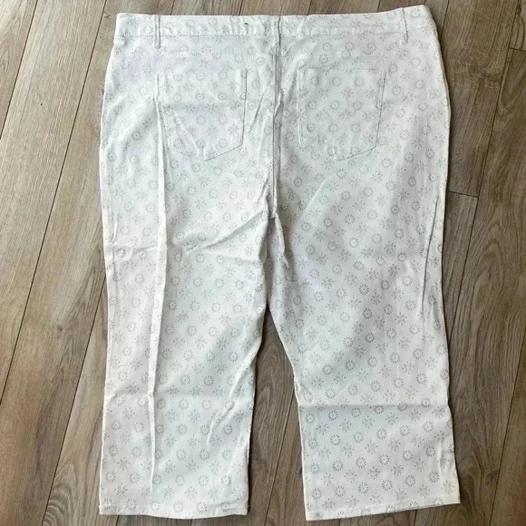 Roz & Ali White jeans with silver print detail size 22 - Picture 4 of 8